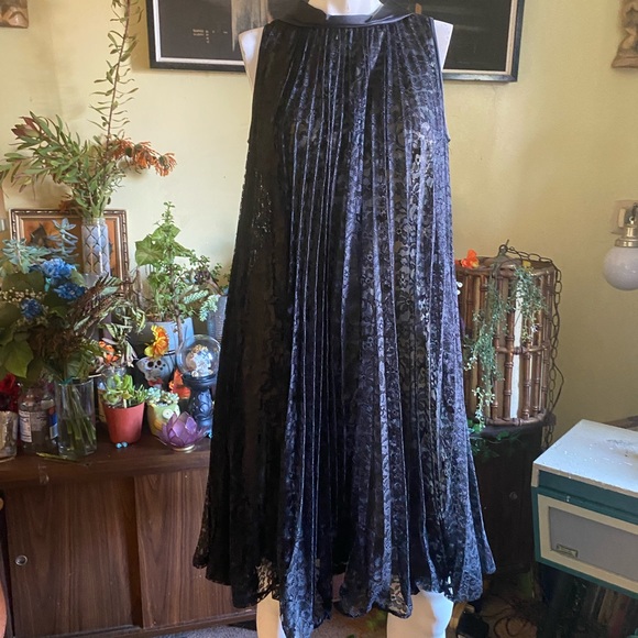 Vintage ladies black lace trapeze tent a line flowing mod gothic pleated dress - Picture 7 of 13